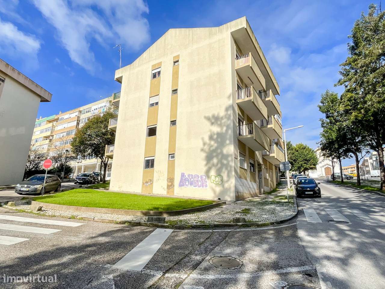 Prédio com 8 T2 (7 devolutos) + Sótão - Póvoa de Santa Iria - Grande imagem: 4/31