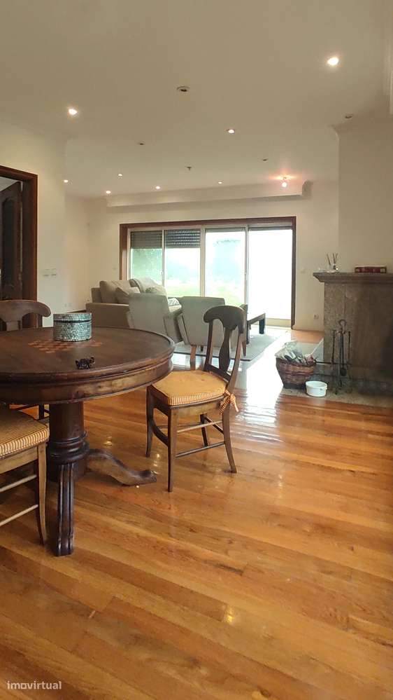 Moradia V3 com terreno 2.100m2 e enorme potencial - Grande imagem: 4/26