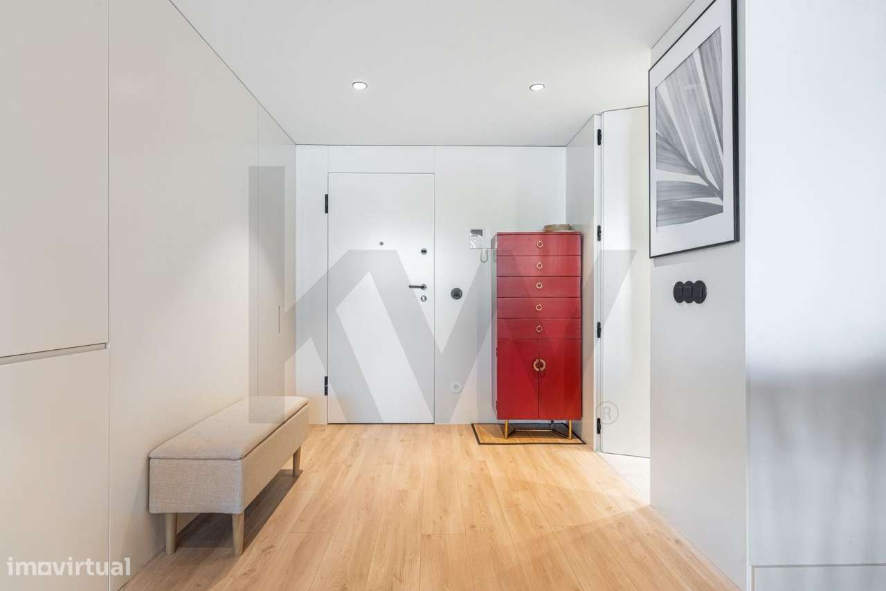 T0 Minimalista com Varanda no Coração de Braga - Grande imagem: 2/15