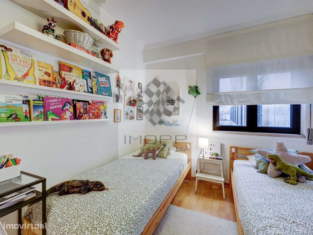 Apartamento T2 com varanda no centro de Carnide-21