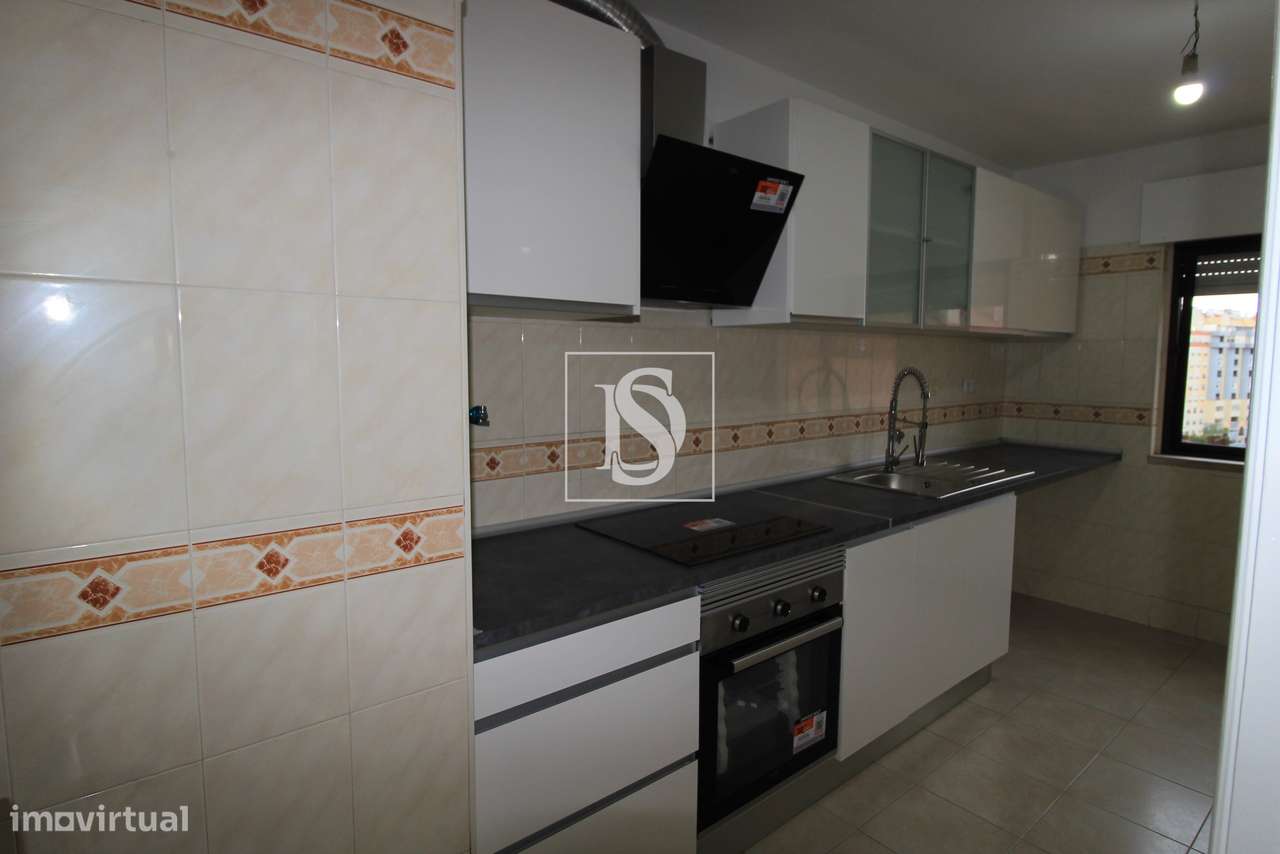 Apartamento T2 na Tapada das Mercês-12