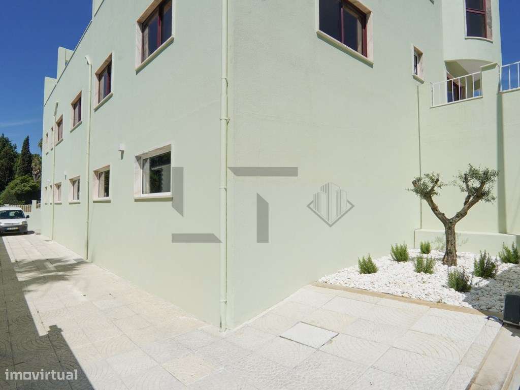 Prédio com Licença de Serviços para Arrendamento em Alfragide, Lisboa-51
