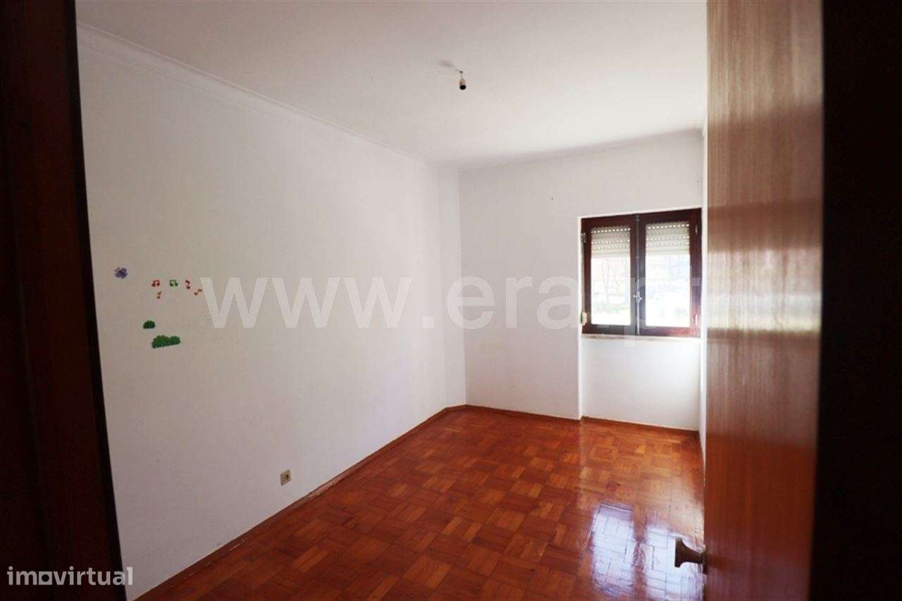 Apartamento T2 de origem; Cruz de Pau-0