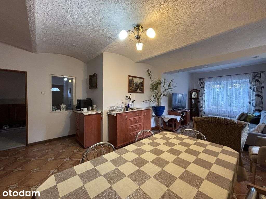 Budynek wolnostojący wraz zabudowaniami-9