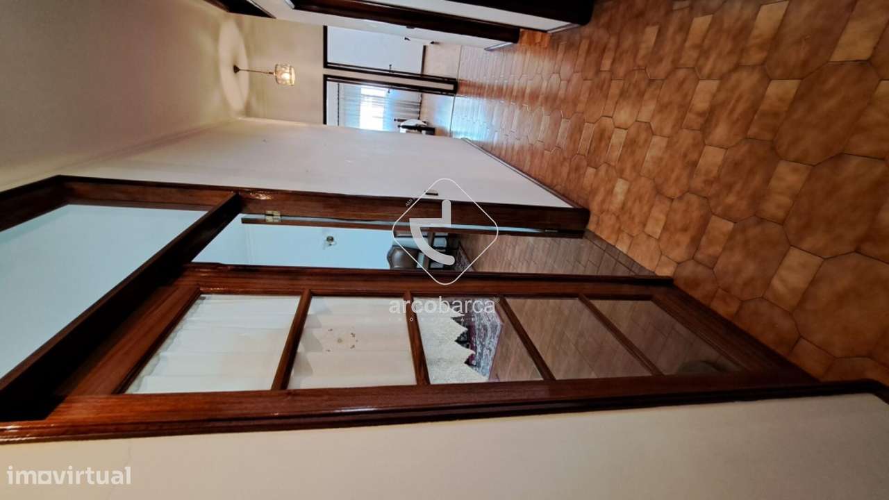 Apartamento com Terraço 40m2 de uso privado - T2+1-centro vila - Arcos-9