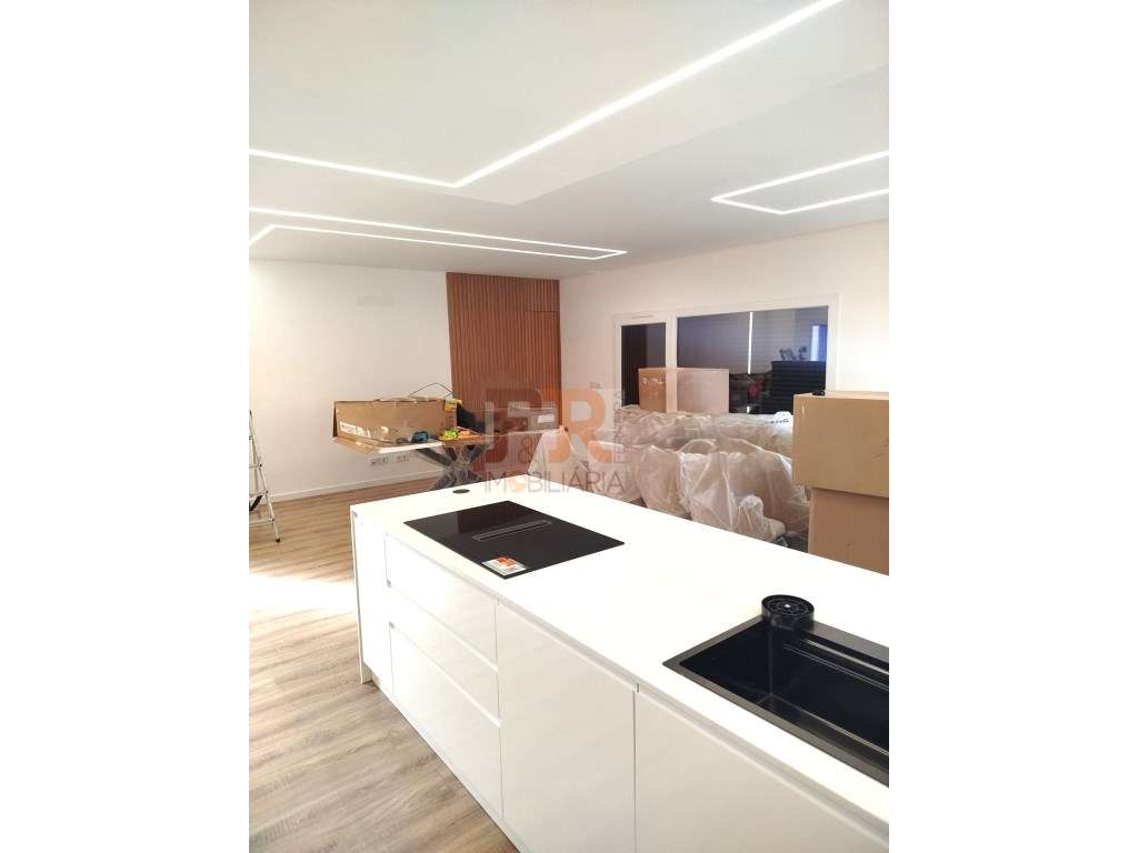 Moradia Térrea T3+1 com Piscina Fernão Ferro-5