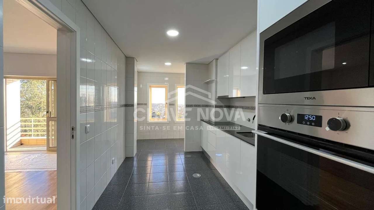 T2+1 Renovado na Madalena | Último Piso com Vista Mar e Box Privativa-5