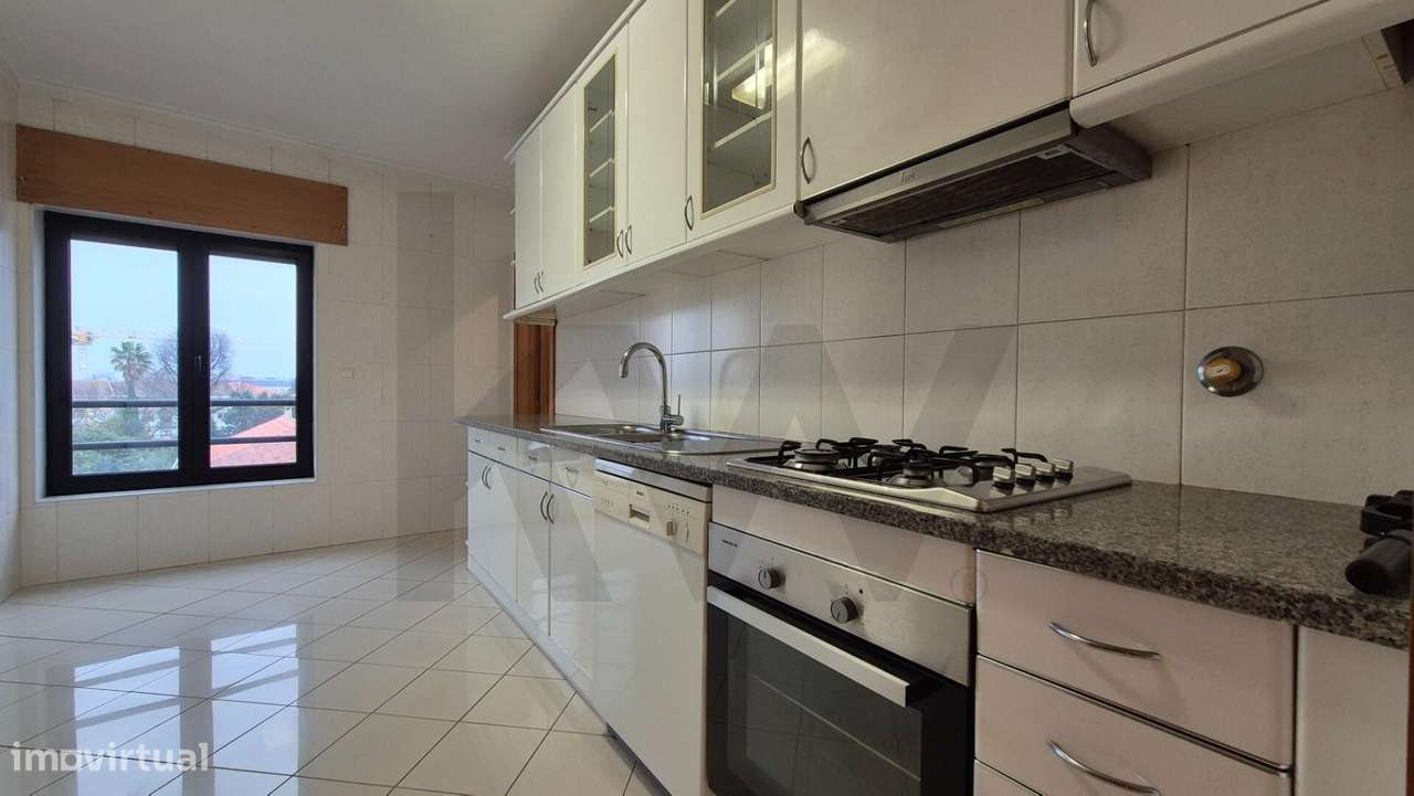 Excelente T2 na Rua Ciríaco Cardoso – Conforto e Centralidade no Porto - Grande imagem: 4/18