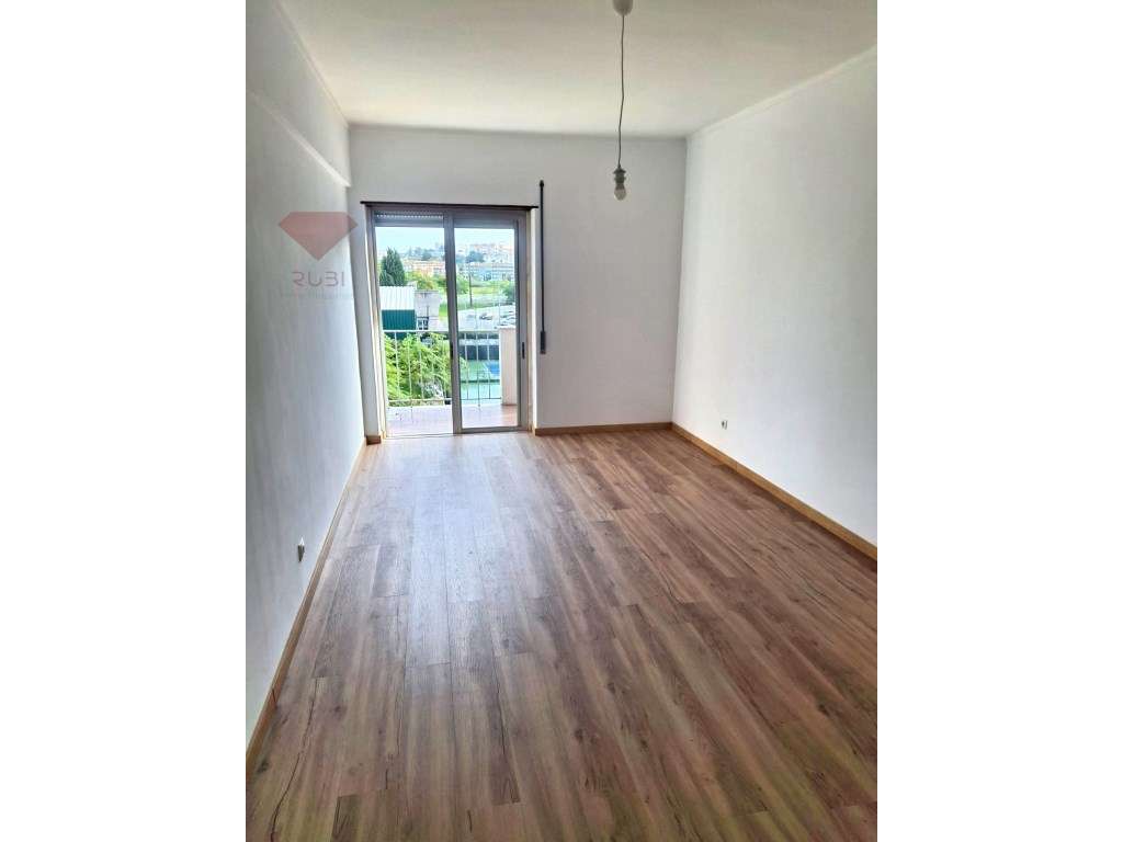 Apartamento T2 no Bonfim - Setúbal-3