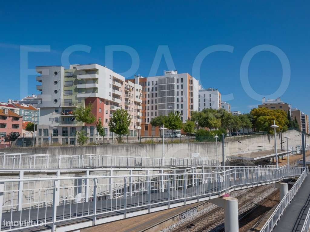 T3 com Vista Rio, Estacionamento e 2 Varandas junto à Estação de Br...-54