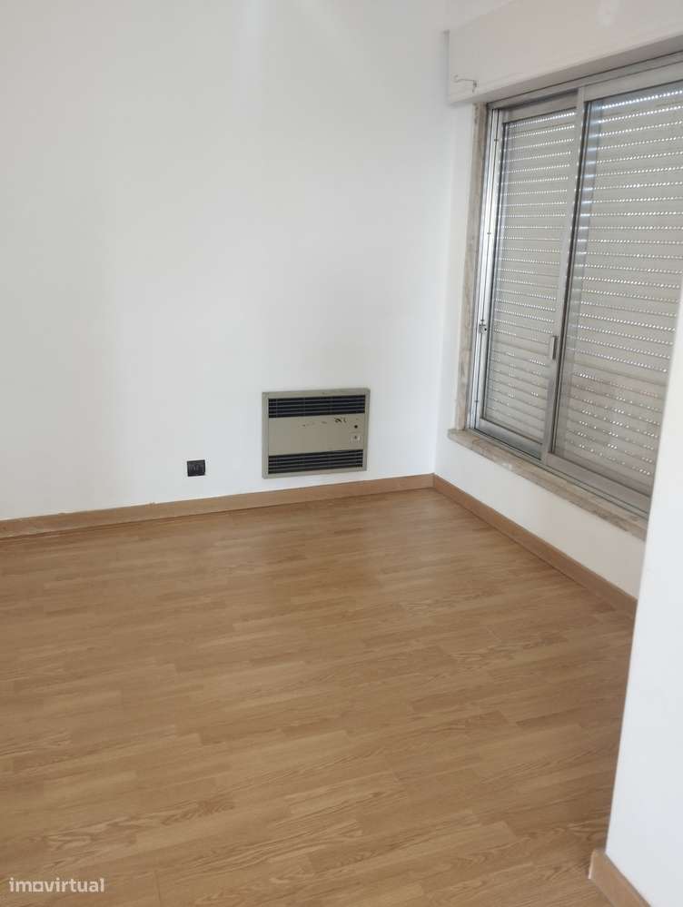 São João do Estoril T1 sem móveis - Grande imagem: 3/10