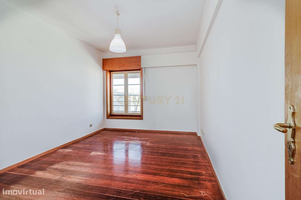 Fantástico T5 Quinta das Conchas frente ao metro-28