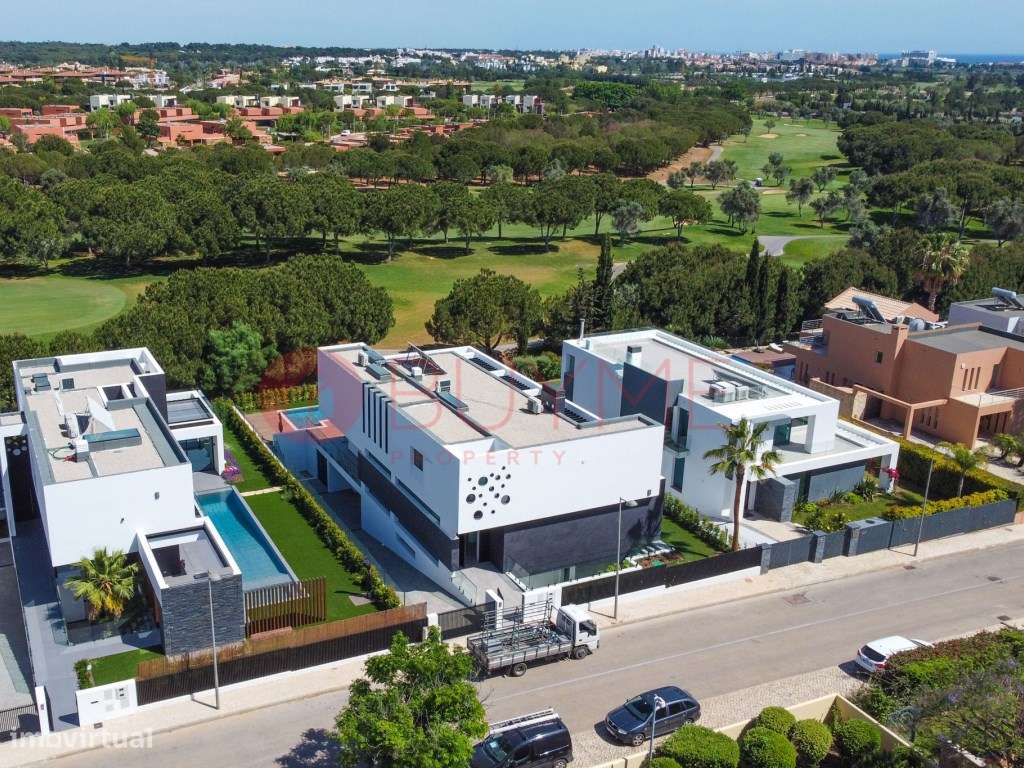 Moradia T4 Contemporânea com Vista para Golfe - Vilamoura - Grande imagem: 4/49