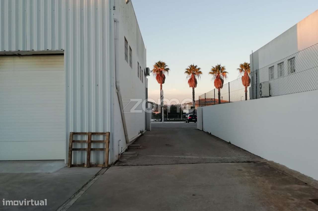 Armazéns e escritórios - Quarteira - Loulé - Grande imagem: 2/26