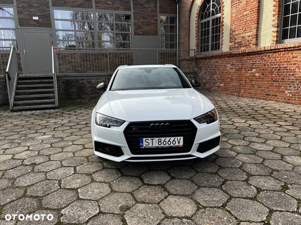 Audi S4 - 2