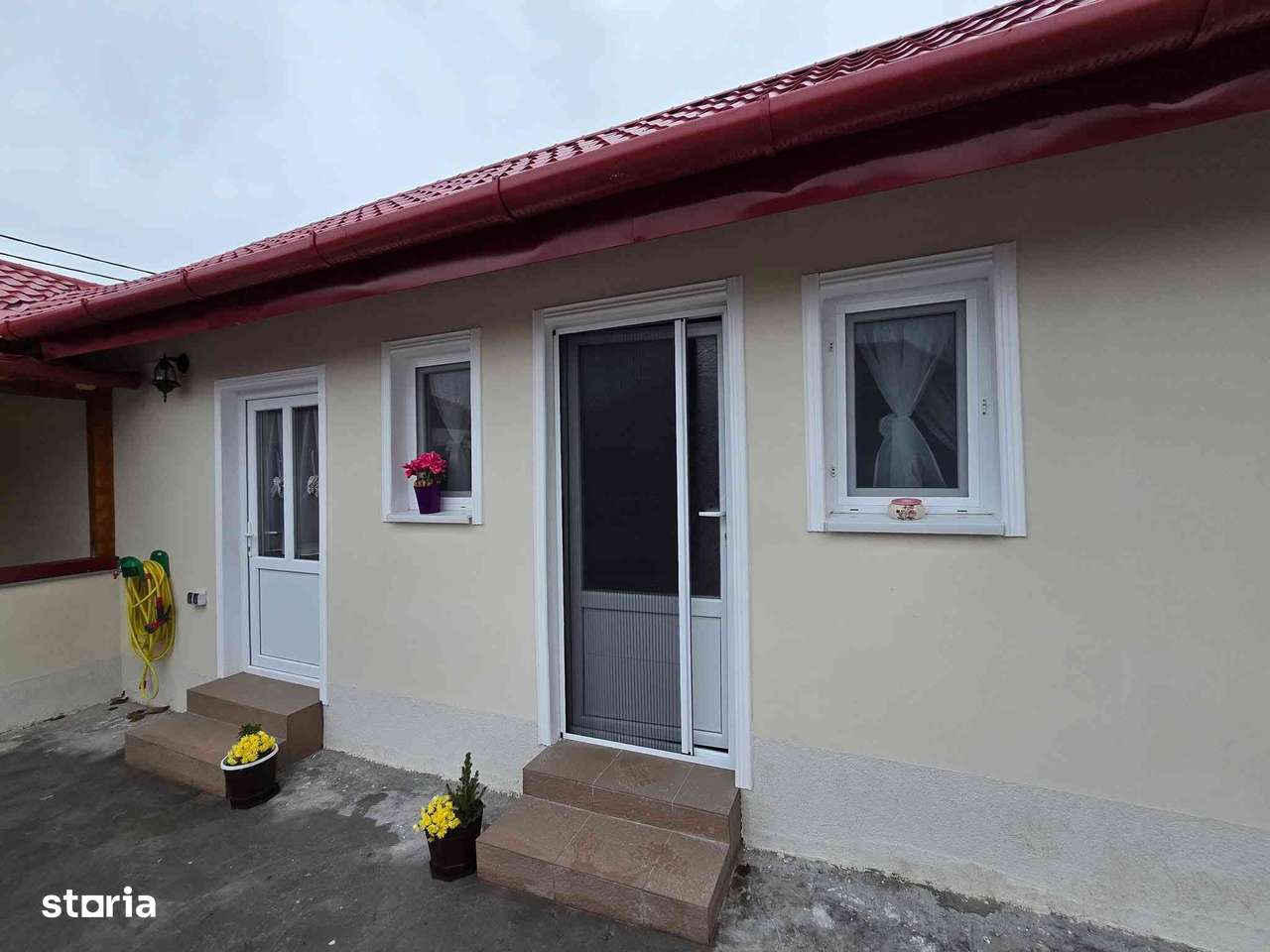 Casa de vanzare in sat Rogoz-0