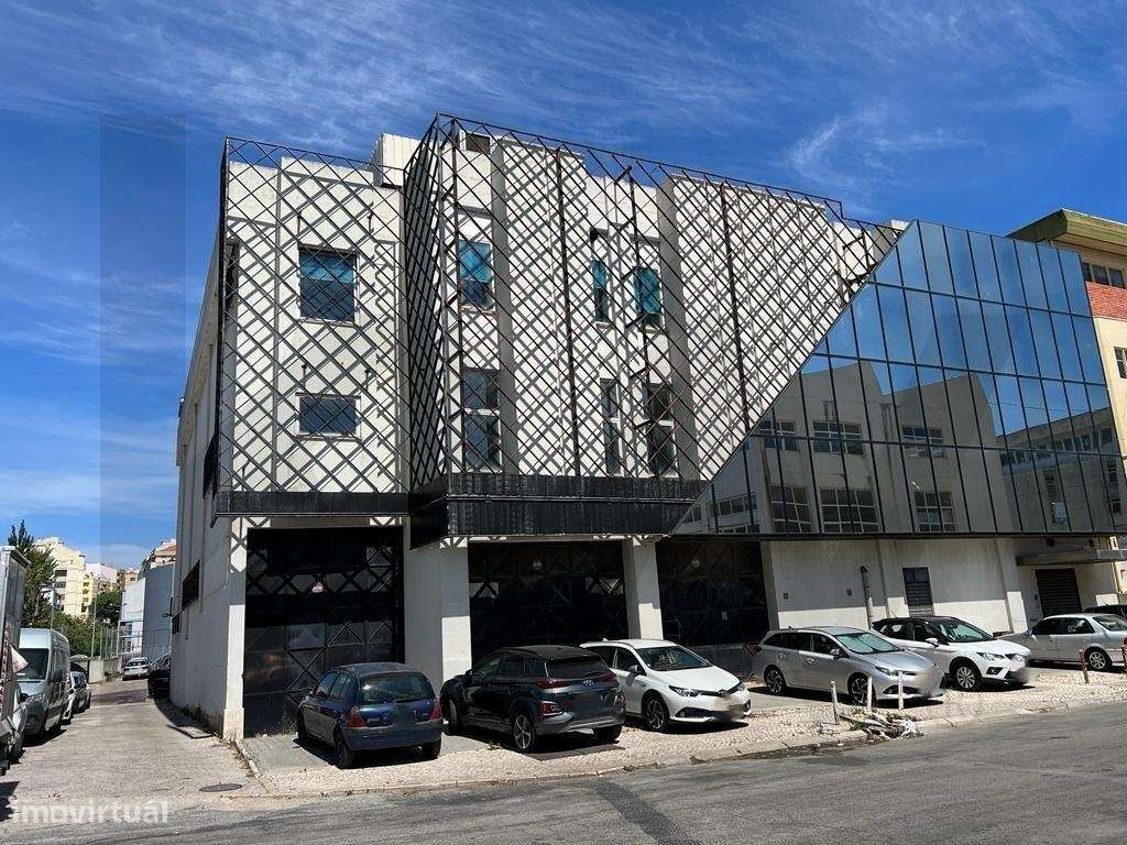 Armazém  Junto ao Aeroporto Internacional de Lisboa  - Prior Velho - L - Grande imagem: 3/27