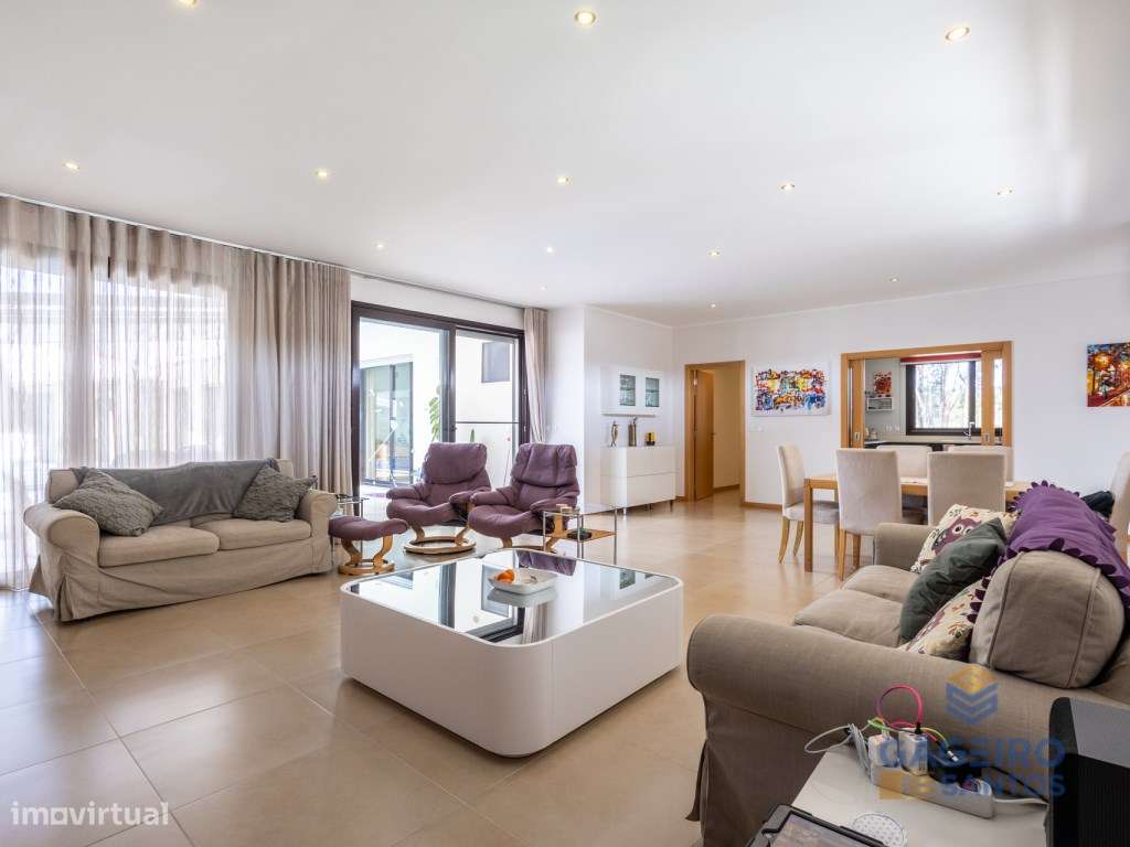 Moradia com piscina e terreno em São Martinho do Porto-15