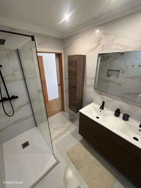 T2+2 com aproveitamento de sótão | Quinta do Conde - Grande imagem: 5/12