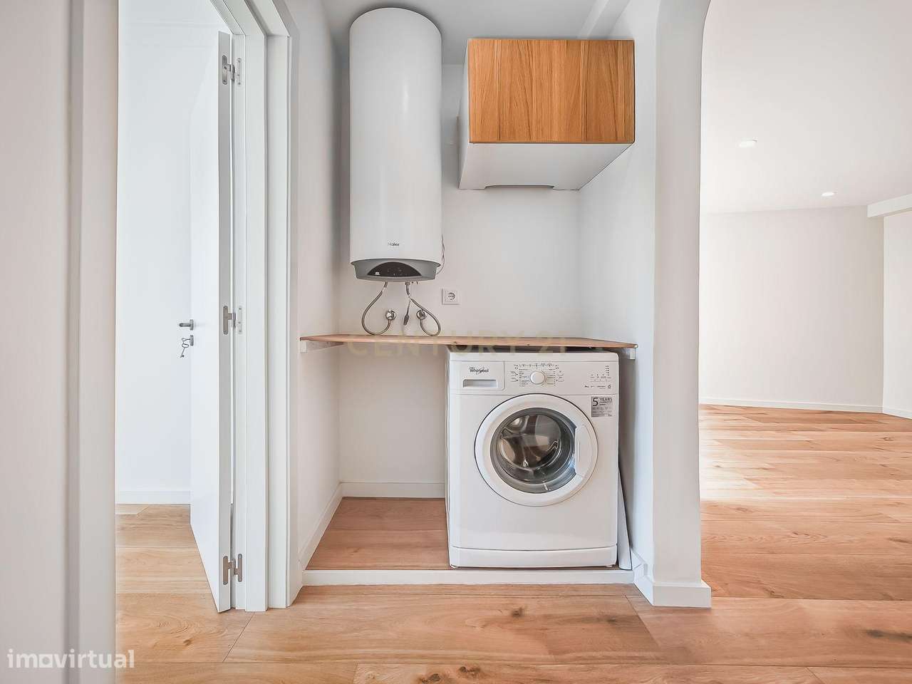 Viver no Estoril: T2 Renovado com Vista Mar, a 5 min a pé da Praia e d-21