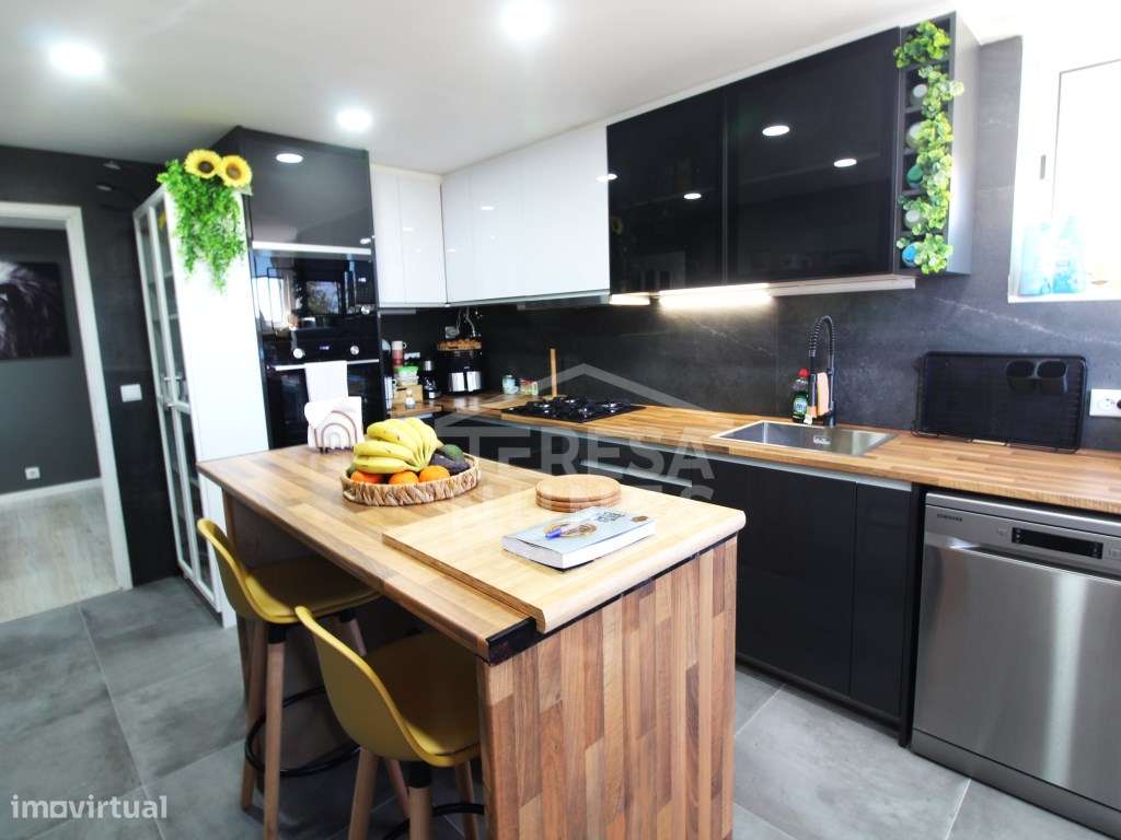 APARTAMENTO T4 - BARREIRO /CIDADE SOL-4