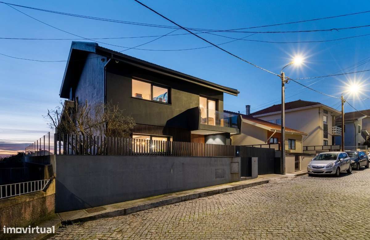 Moradia V3+1 totalmente renovada com vista mar-9