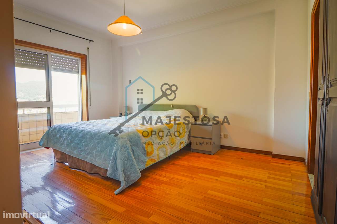 Apartamento T3 no Último Andar com Garagem — Gualtar (Braga)-22
