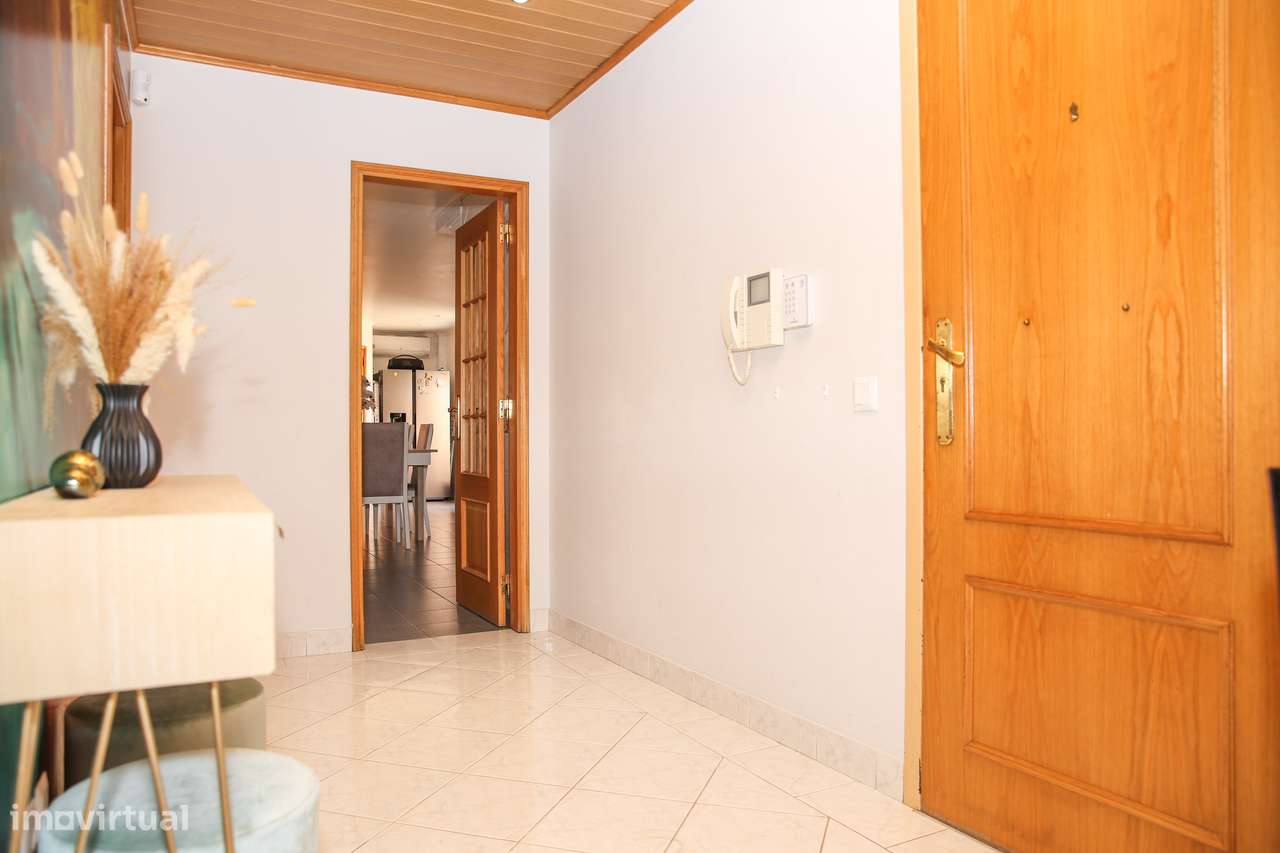 Fantástico Apartamento T3 com terraço e 2 lugares de garagem-8