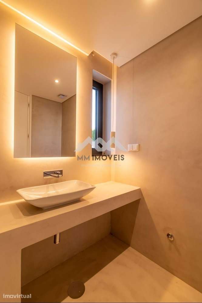 Moradia T3+1 | NOVA | Piscina | Francelos | 4 Frentes | Box | Praia-52