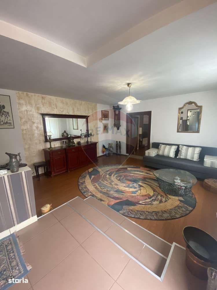 Casă în cartierul După Zid, curte comuna - Imagine principală: 1/11