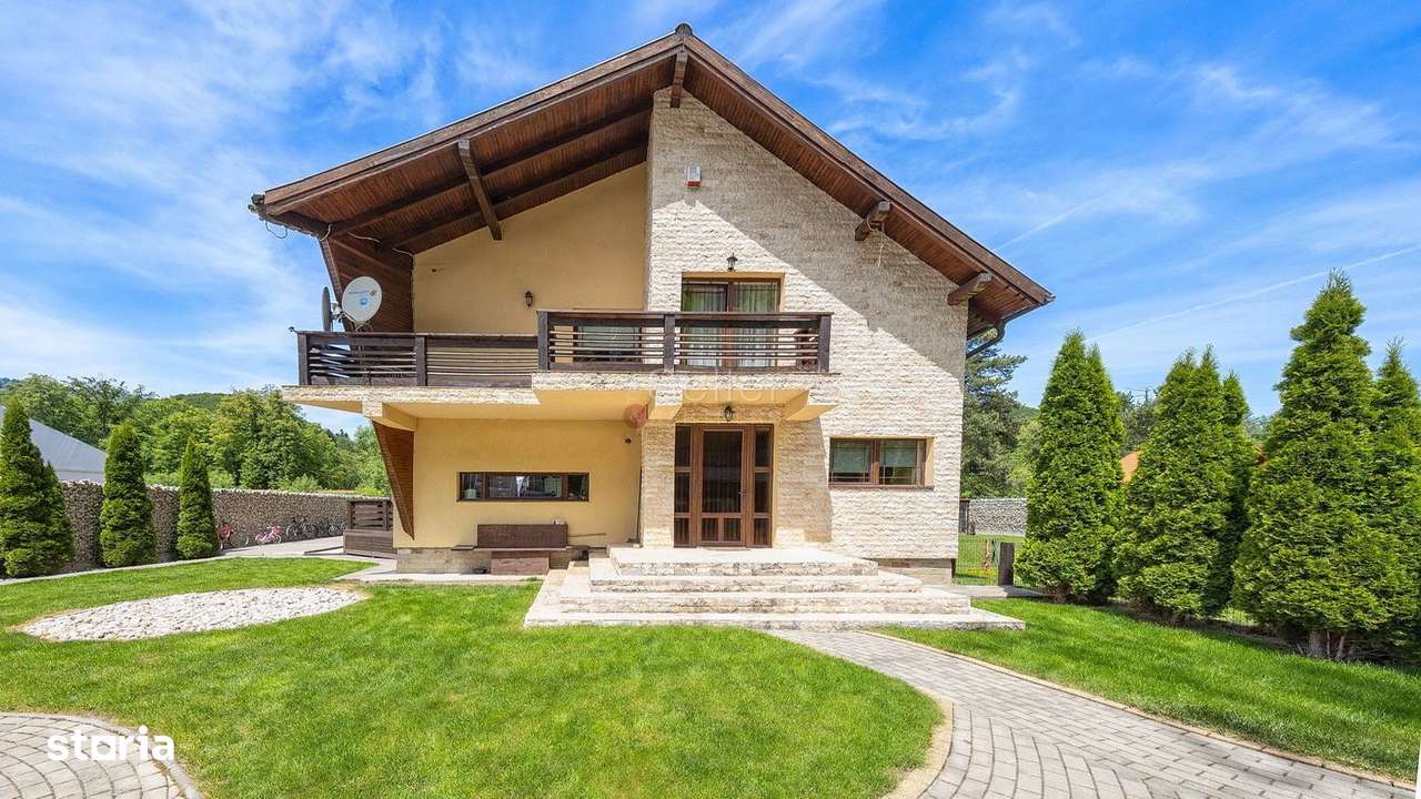 Suprafata generoasa teren - Imagine principală: 2/20