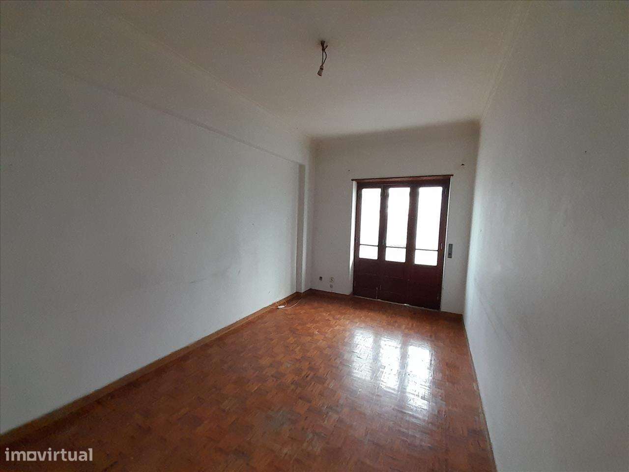 Apartamento T3 na Cova da Piedade (venda de 50% do imóvel) - Grande imagem: 4/12