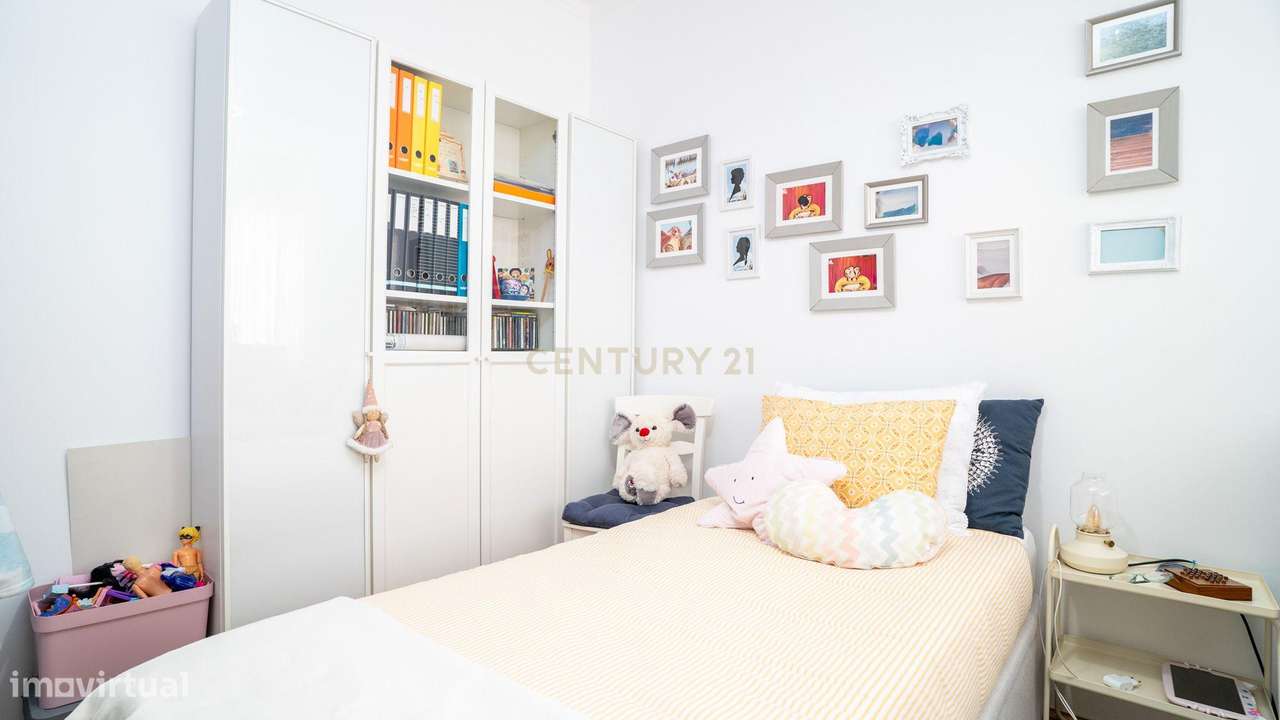 Apartamento T2 + 1* - Remodelado, em Queluz-24