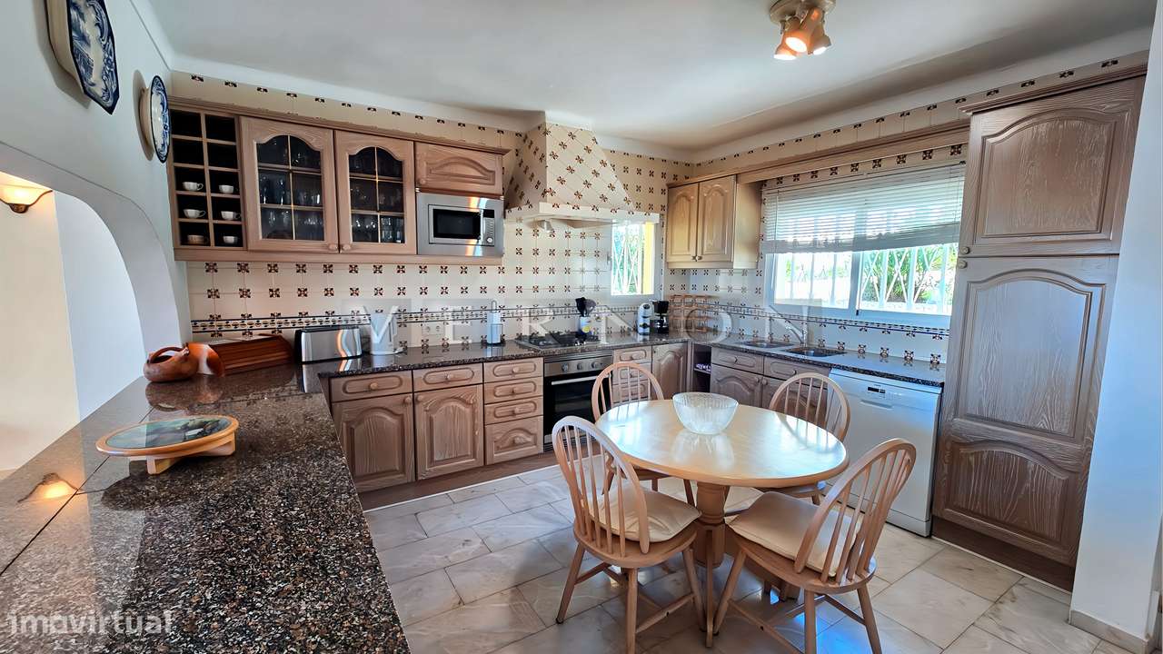 Algarve, para venda, moradia T5 primeira linha do mar com piscina aque-20