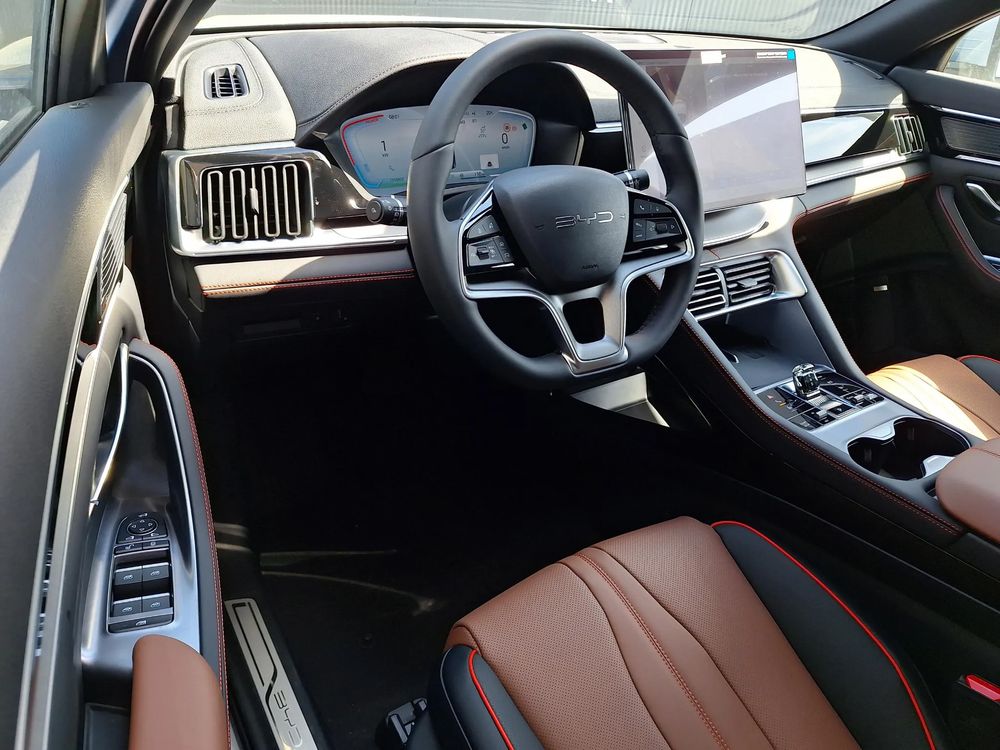 Demo / Zasięg 1080 km / Head-UP / Audio Infinity / Kamera 360