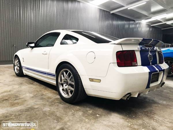 Ford Mustang Shelby GT500 V8 5.4
Supercharged - 4