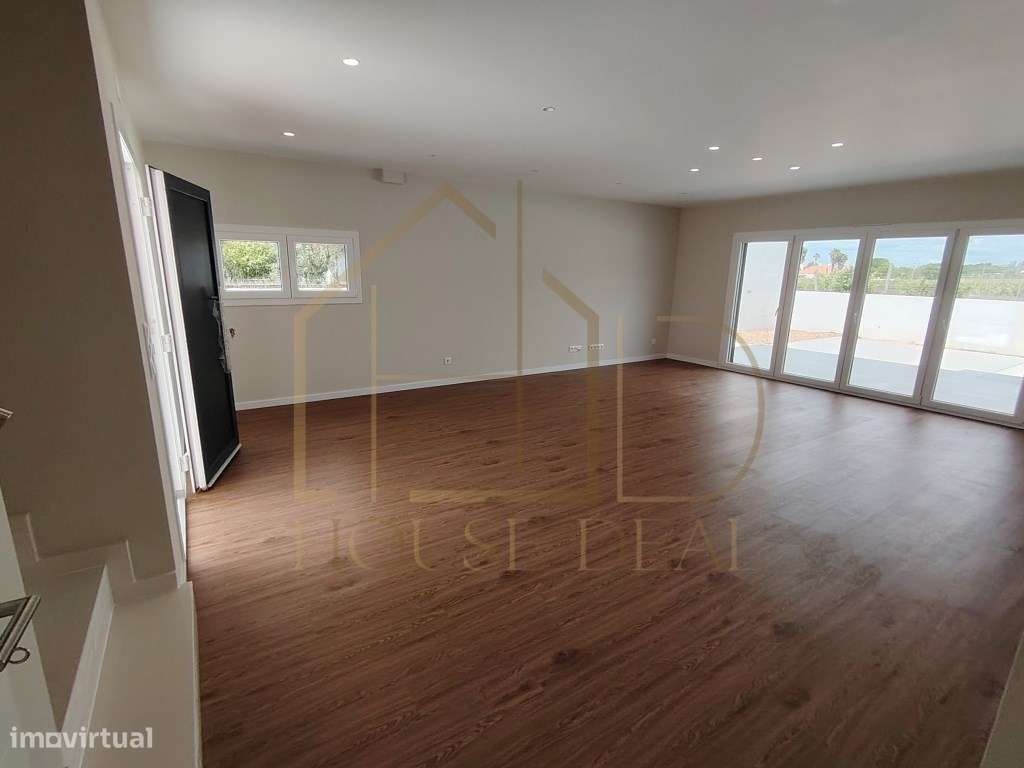 Magnífica Moradia T4 com Garagem e Piscina. Vendas de Azeitão-31