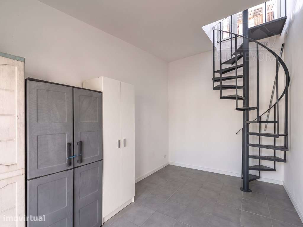 Entre o Castelo e a História | Moradia T2 com Jardim e Garagem no C...-22