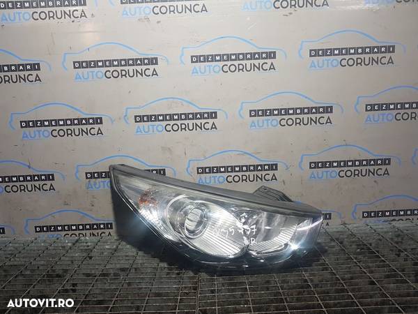 Far Dreapta Hyundai IX35 2010 - 2019 SUV 4 Usi (737) Cu lupă - 1