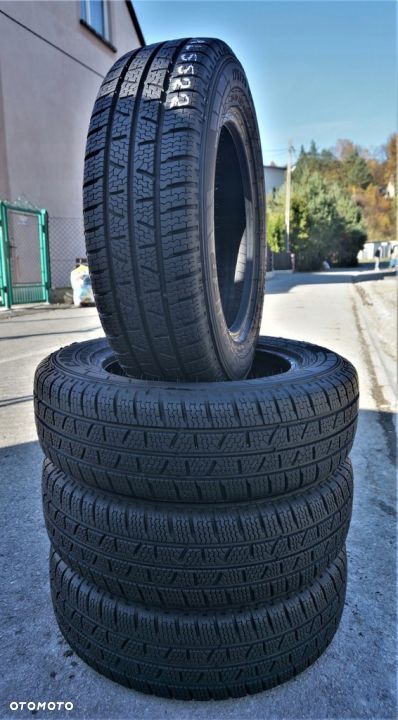 PIRELLI CARRIER WINTER 175/70R14C 95/93T AL5522** - 1