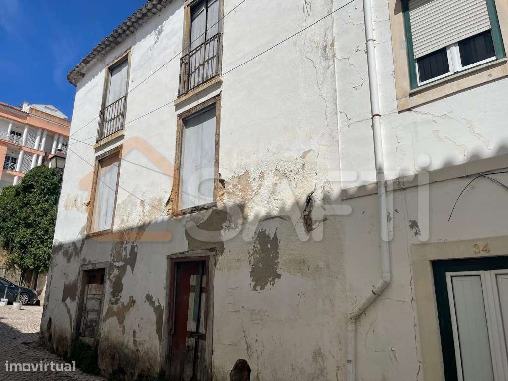 Prédio para recuperar no centro de Torres Novas - Grande imagem: 5/15
