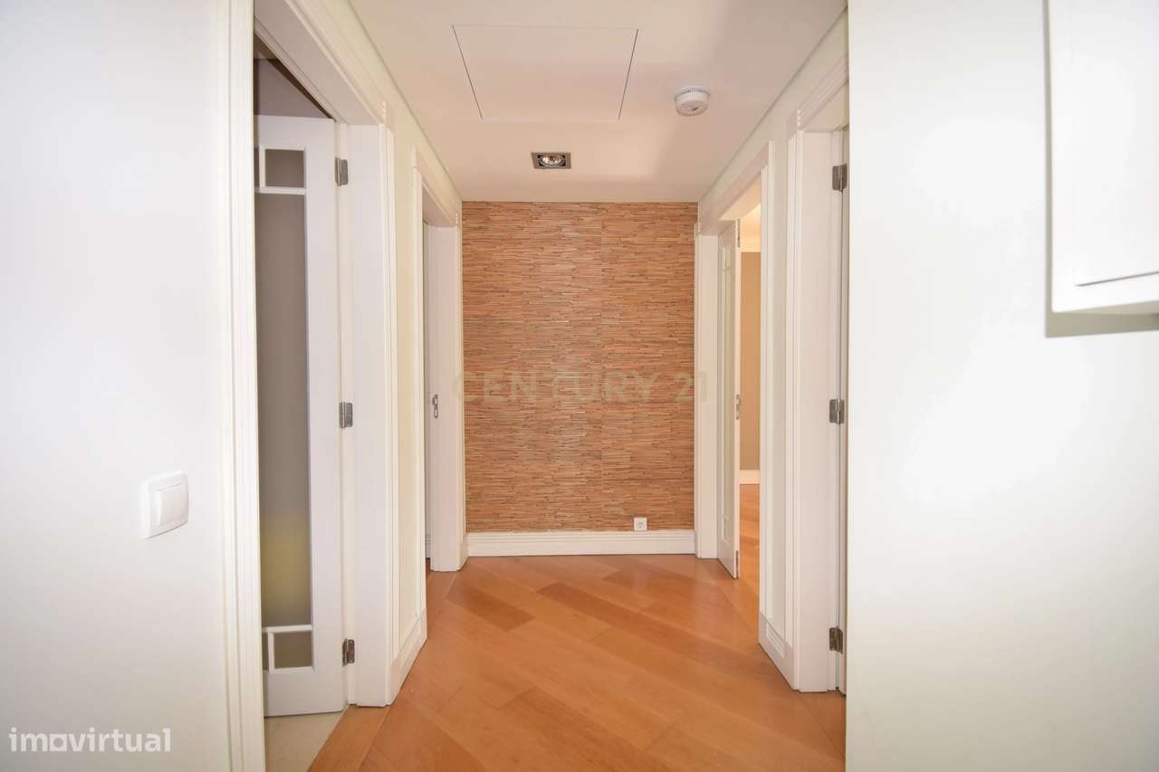 T2 C/Garagem e dois elevadores nas Av. Novas – Luz, Conforto e Localiz - Grande imagem: 5/24