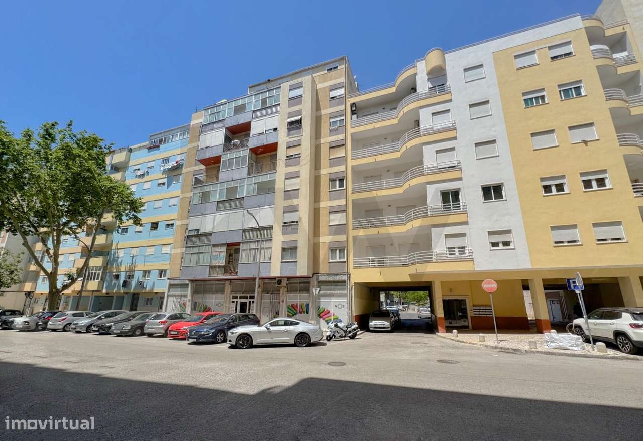 Excelente Oportunidade em Setúbal: T2 Parcialmente Renovado no Centro-27