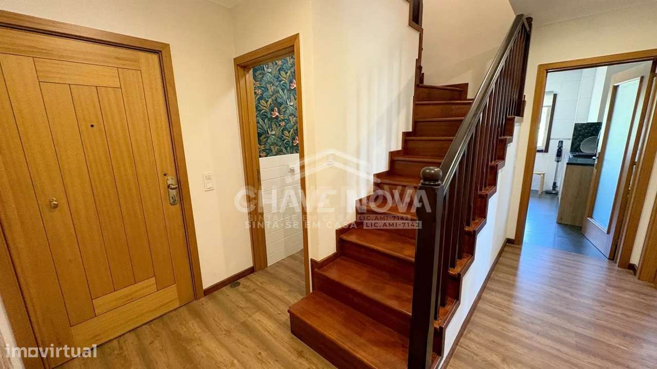 Apartamento T2 Duplex Renovado com Terraço, Garagem Box e 3 WC-6