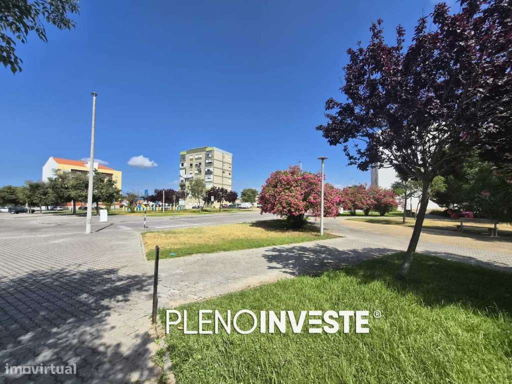 Apartamento T2 em Excelente Estado de Conservação em Palhais-2