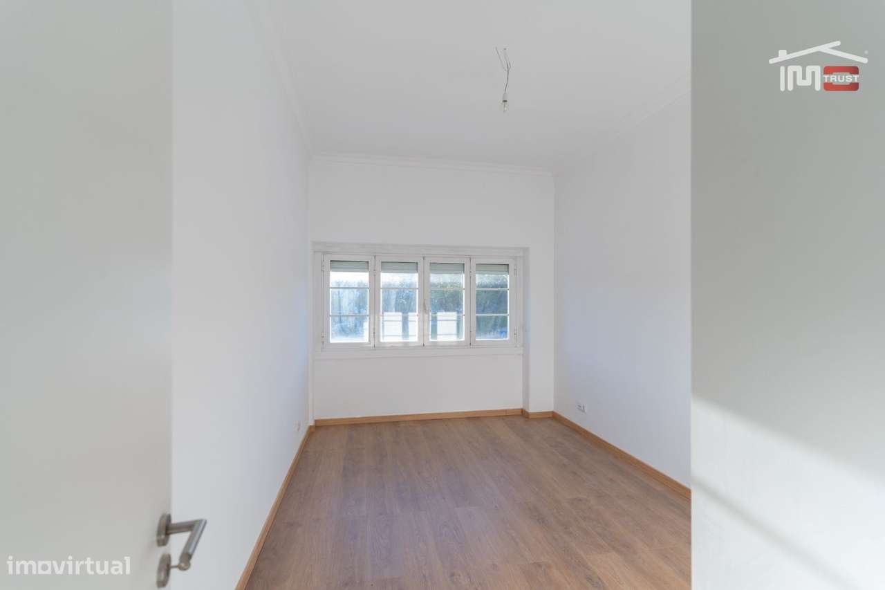 OPORTUNIDADE INVESTIMENTO - APARTAMENTO T4 CONVERTIDO EM T5 COM TER...-14