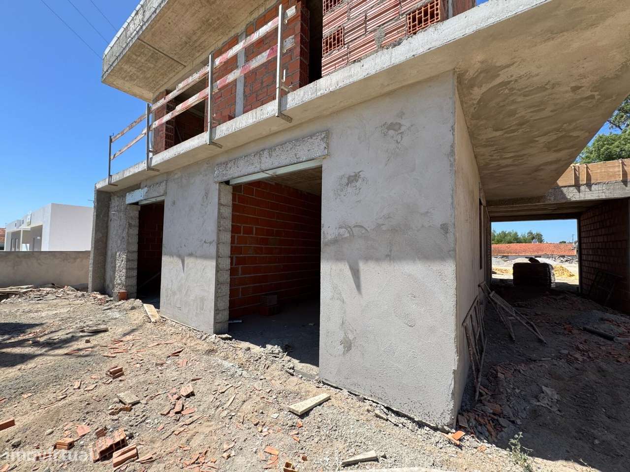 Nova Moradia T4 com Piscina na Vila de Azeitão-18