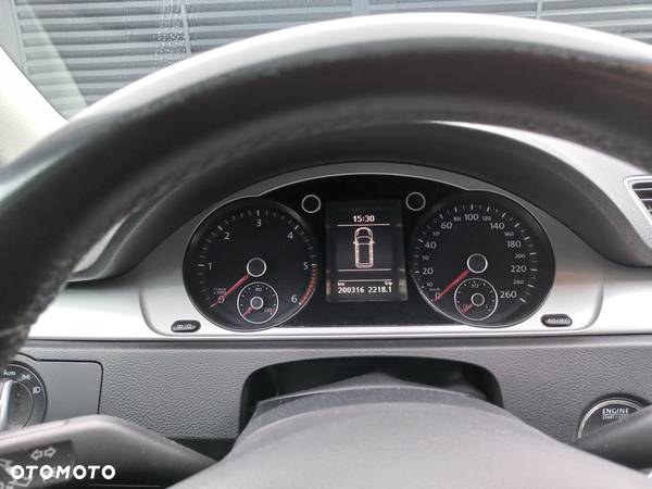 Volkswagen Passat 2.0 TDI Comfortline DSG - 10