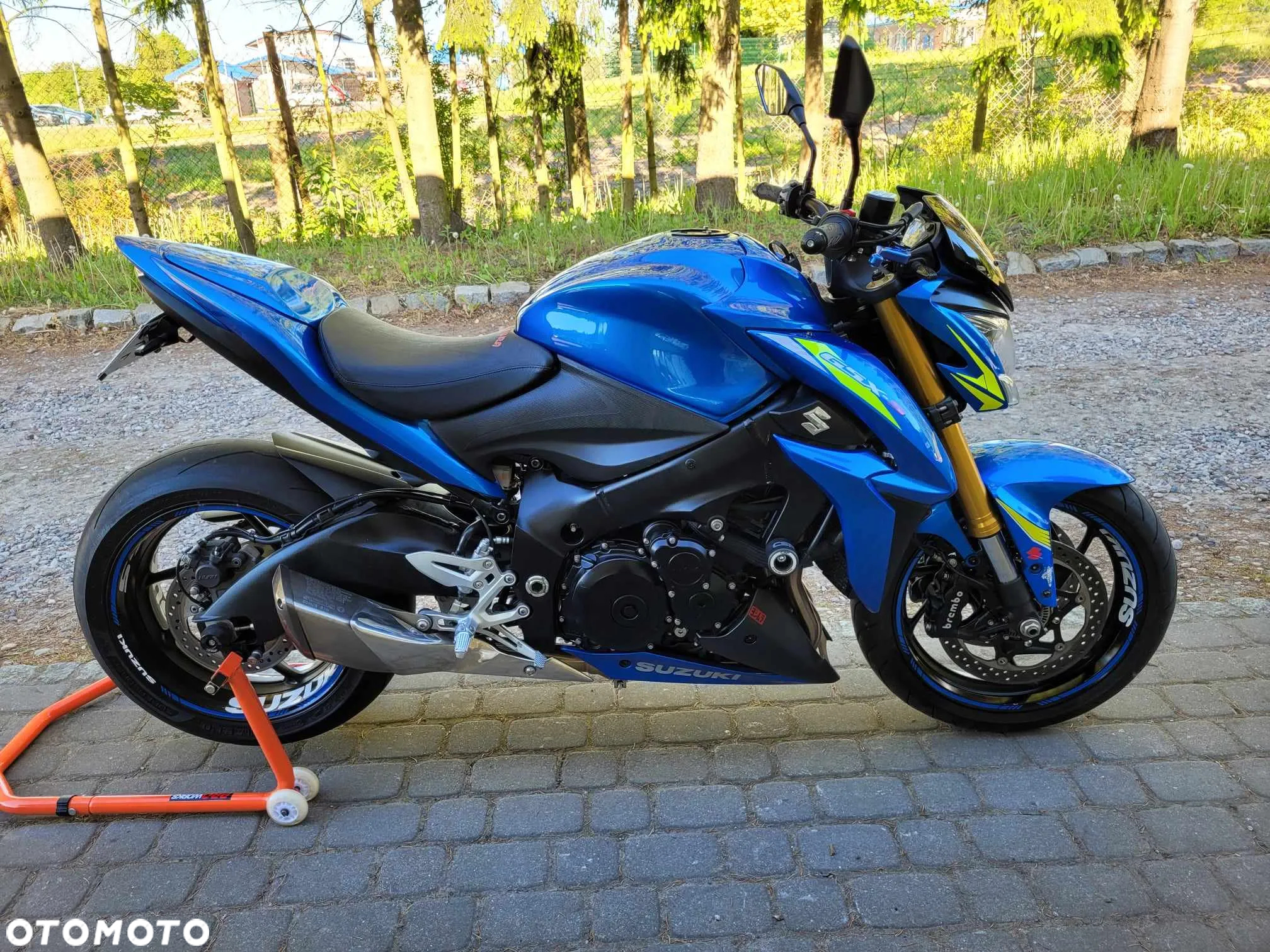 Suzuki GSX 1000 - 17