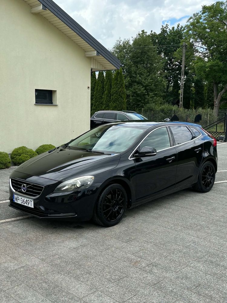 Volvo V40 II D2 R Design 2013